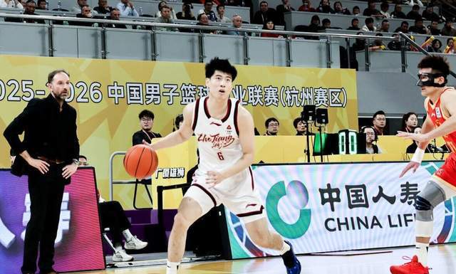 kaiyun-砍27分+7记三分！国手后卫打法堪比CBA小外援，率队掀翻卫冕冠军